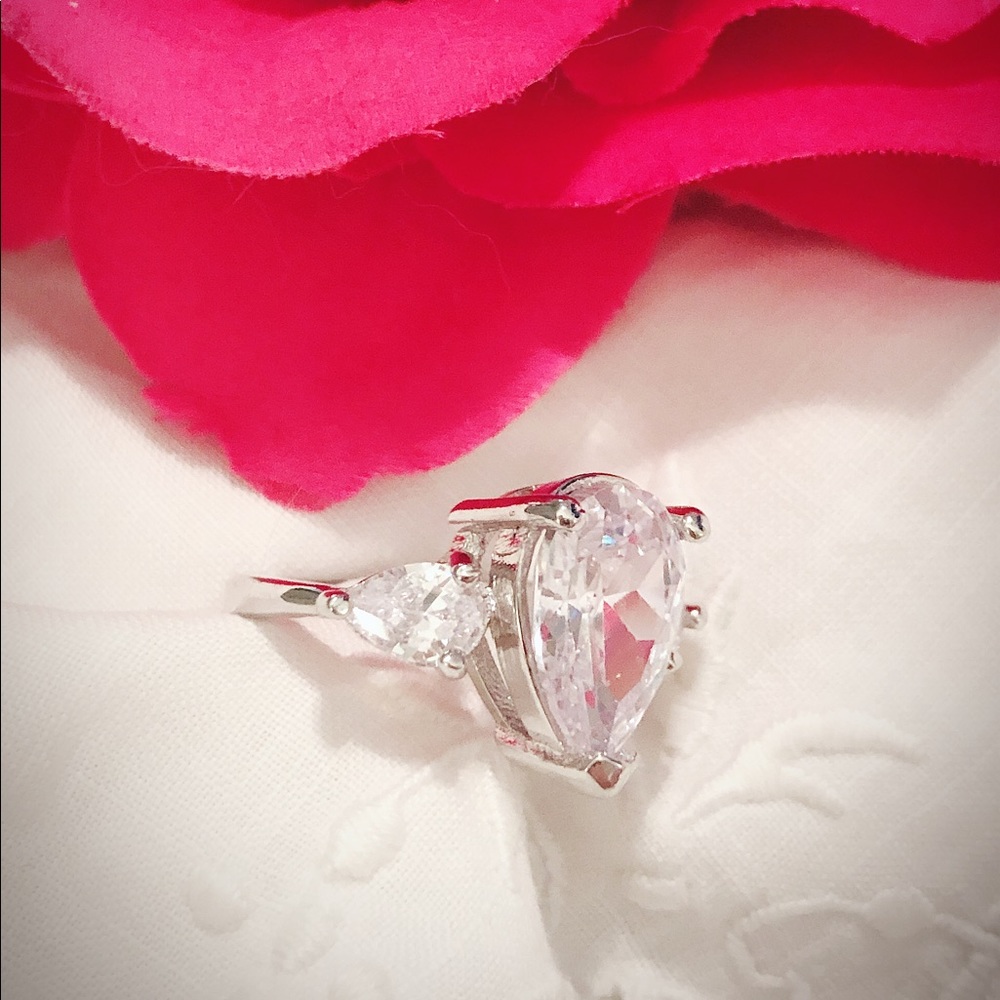🔥SALE🔥 5CT Pear Diamond Engagement Ring - Picture 4 of 7
